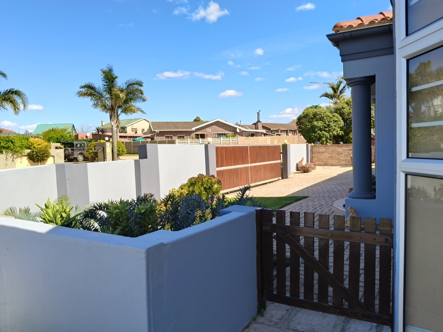 3 Bedroom Property for Sale in Wavecrest Eastern Cape